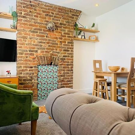 Funky 2 Bedroom Apartment In Town Centre Хейстингс Екстериор снимка
